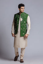 Load image into Gallery viewer, Silk Cut Beads Sun Rays Embroiderd Jacket
