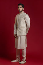 Load image into Gallery viewer, Highlighted Thread Collar Embroiderd Jacket
